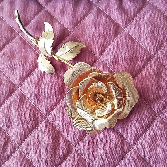 Beautiful Vintage Gold Rose Pin - Picture 2 of 5
